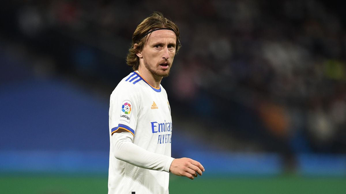 Vueltas y vueltas hasta ahora flotador Buenas noticias para el Real Madrid: Segundo negativo de Modric, ya sin  síntomas - Eurosport