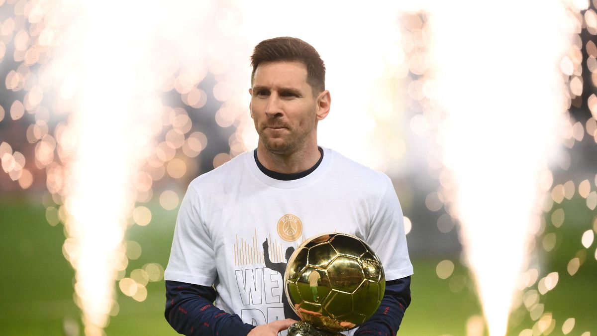 Lionel Messi a présenté son Ballon d'Or au Parc des Princes avant PSG-Nice