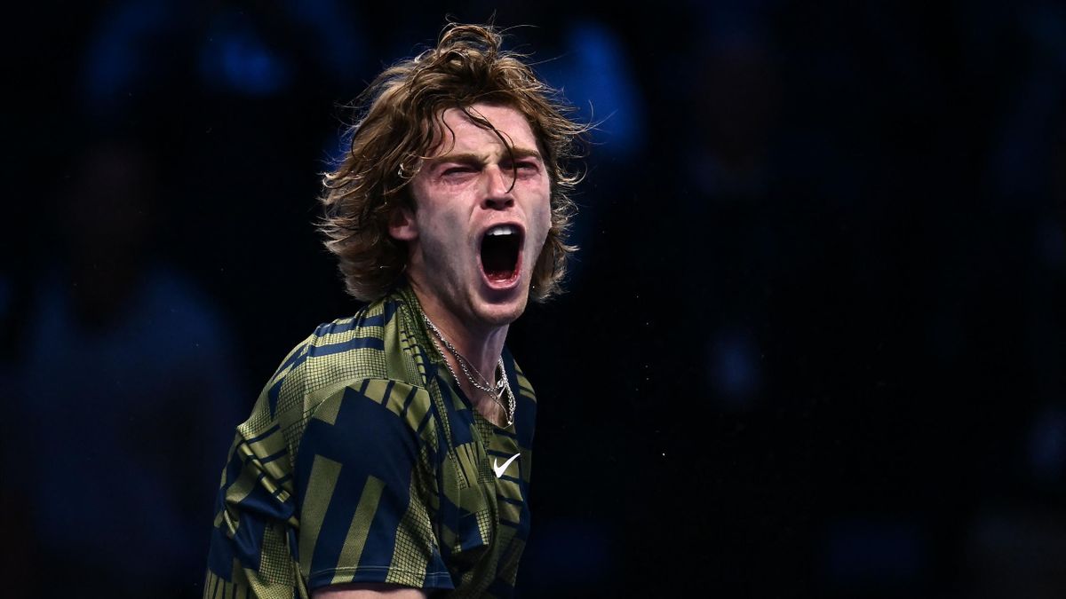 Andrey Rublev l-a învins pe Tsitsipas și este pentru prima dată în ...
