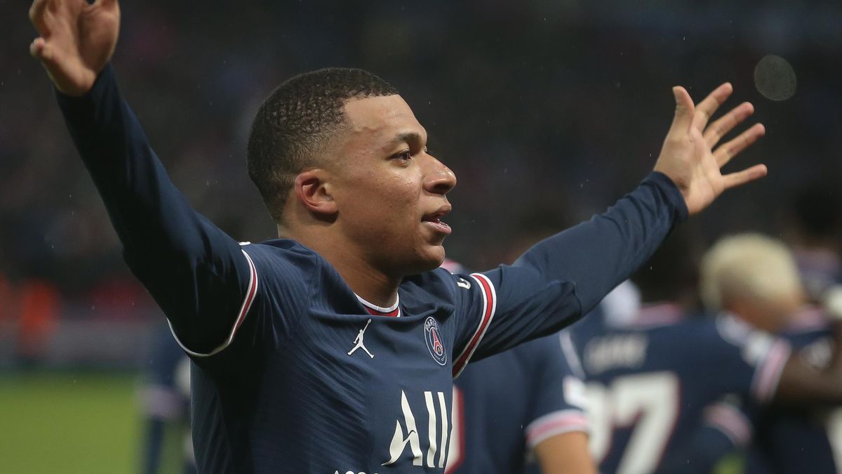 Kylian Mbappe of Paris Saint Germain celebrating his goal during the UEFA Champions League Round Of Sixteen Leg One match between Paris Saint-Germain and Real Madrid at Parc des Princes on February 15, 2022 in Paris, France.