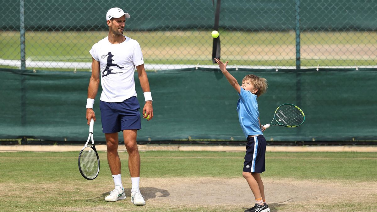 Novak Djokovic (l.) mit seinem Sohn Stefan