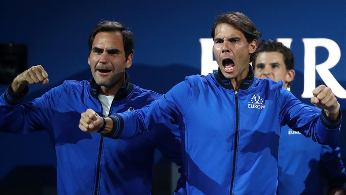 Roger Federer e Rafa Nadal esultano in panchina durante un match di Laver Cup 2019