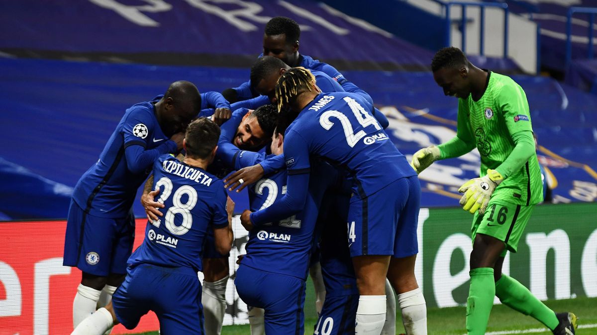 Emerson Palmieri of Chelsea celebrates with teammates after scoring their team's second goal during the UEFA Champions League Round of 16 match between Chelsea FC and Atletico Madrid at Stamford Bridge