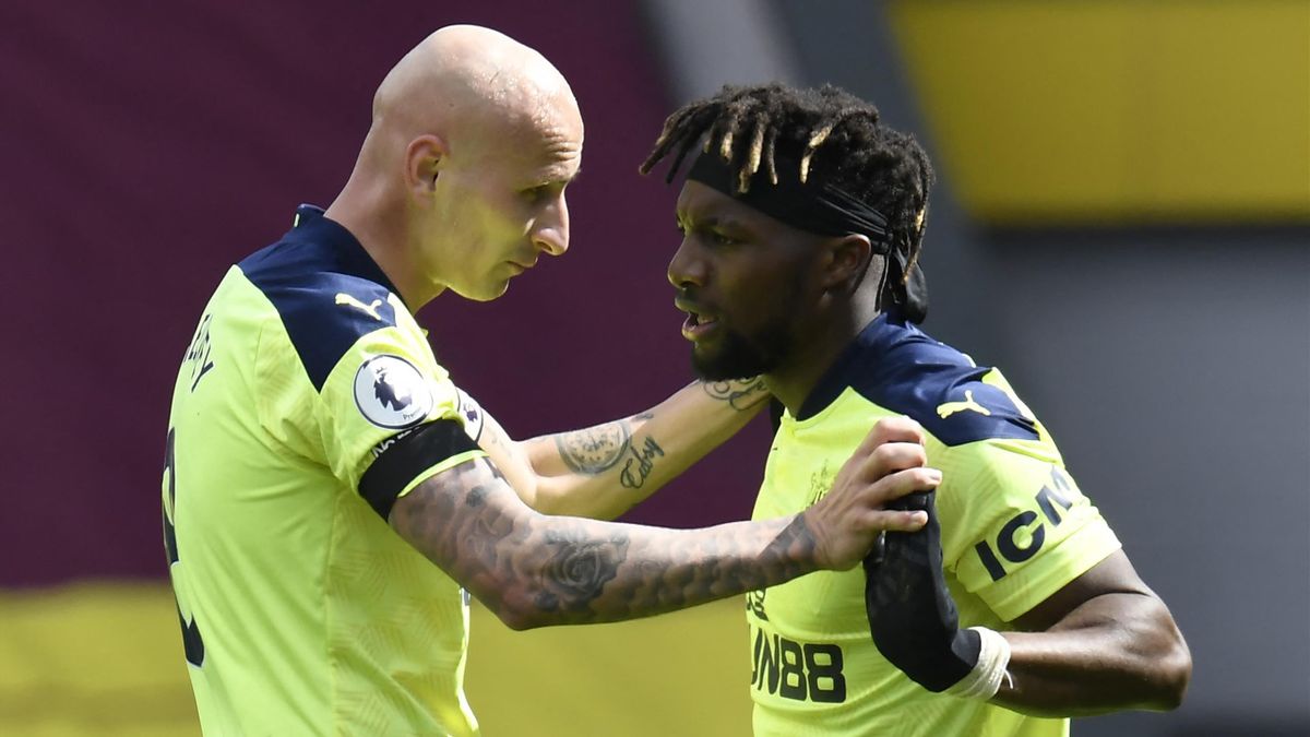 Burnley 1 2 Newcastle United Allan Saint Maximin Inspires Newcastle To Crucial Win At Burnley Eurosport