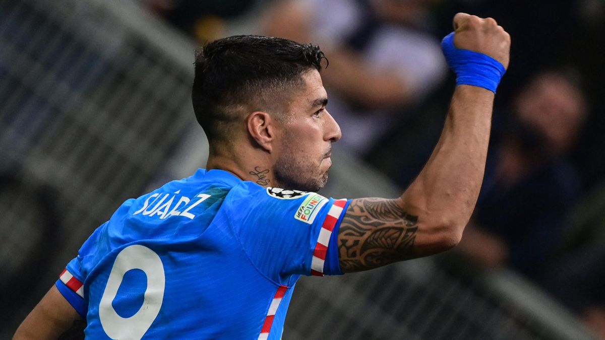 Luis Suarez celebrates after scoring a penalty during the UEFA Champions League Group B football match between AC Milan and Atletico Madrid on September 28, 2021