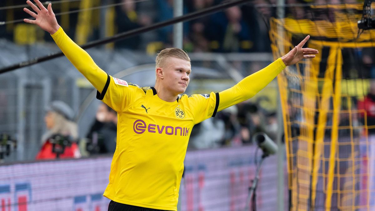 Erling Haaland of Borussia Dortmund celebrates after scoring his team's second goal during the Bundesliga match between Borussia Dortmund and 1. FC Union Berlin at Signal Iduna Park on February 1, 2020 in Dortmund, Germany