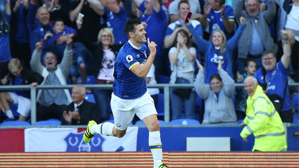 Everton's Gareth Barry celebrates scoring their first goal