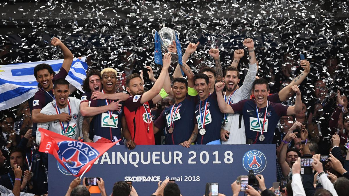 Le PSG soulève la Coupe de France avec le capitaine des Herbiers