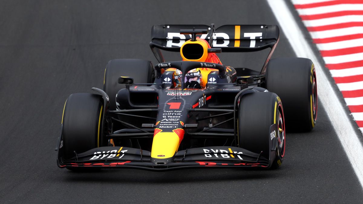 Max Verstappen of the Netherlands driving the (1) Oracle Red Bull Racing RB18 on track during the F1 Grand Prix of Hungary at Hungaroring on July 31, 2022 in Budapest, Hungary. (Photo by Bryn Lennon - Formula 1/Formula 1 via Getty Images)