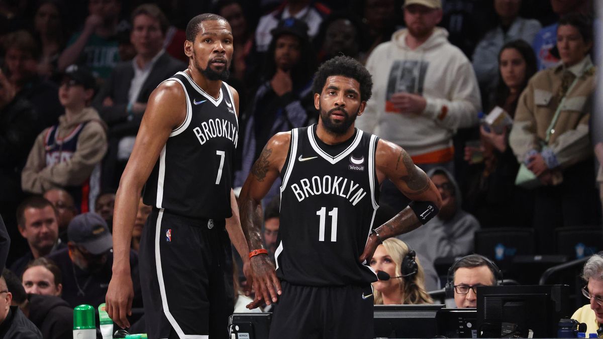 Kevin Durant e Kyrie Irving in maglia Brooklyn Nets, NBA 2021-22