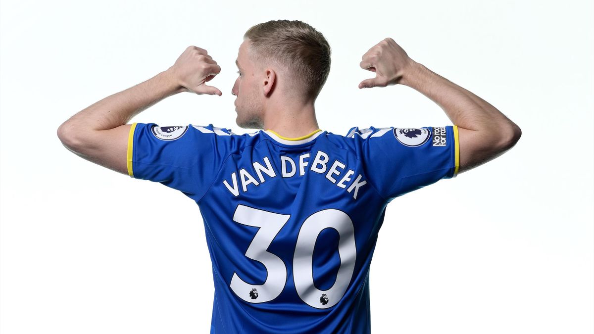 Donny van de Beek poses for a photo in his new Everton kit