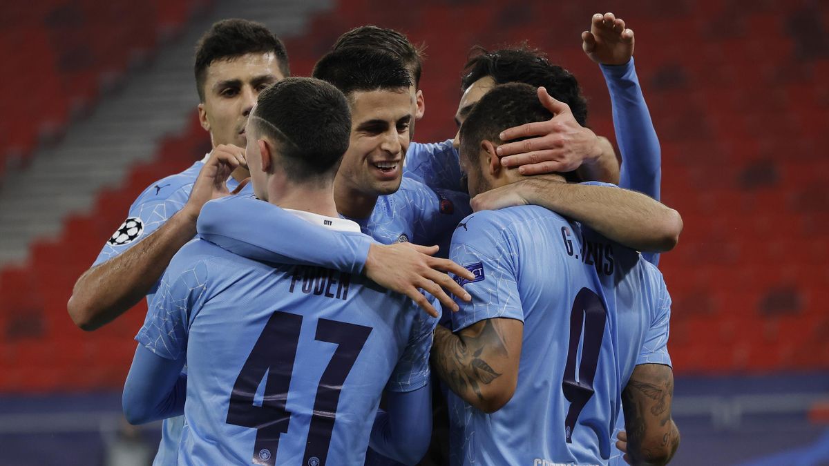 Gabriel Jesus of Manchester City celebrates with his team mates after scoring their team's second goal during the UEFA Champions League Round of 16 match between Borussia Moenchengladbach and Manchester City at Puskas Arena on February 24, 2021 in Budapes