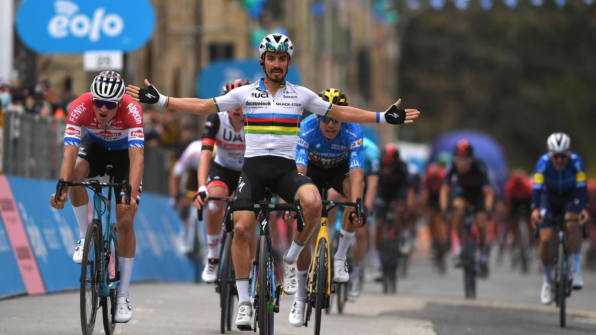 Julian Alaphilippe vince la seconda tappa della Tirreno-Adriatico