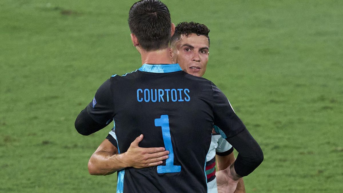 Ronaldo și Courtois, la finalul partidei Belgia - Portugalia 1-0