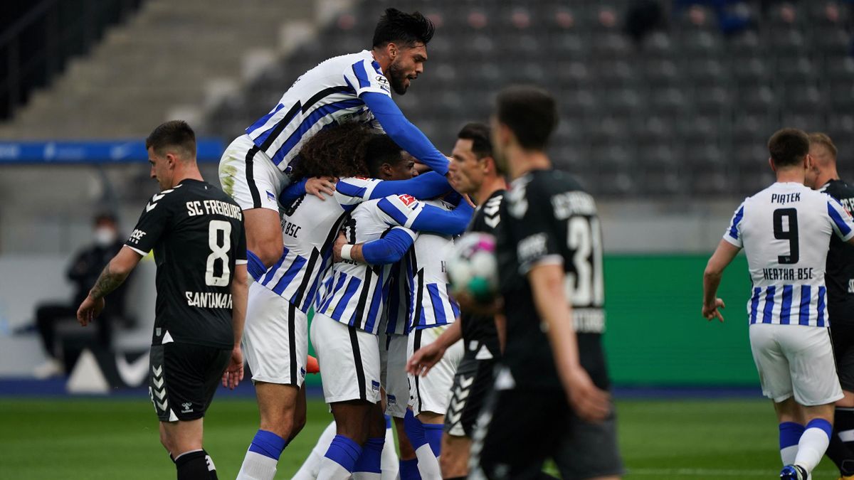 Hertha BSC jubelt über ein Tor beim Heimsieg gegen den SC Freiburg