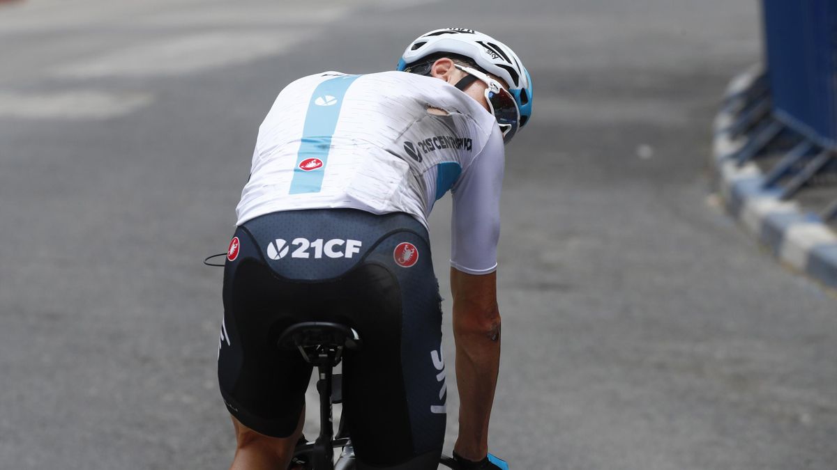 Chris Froome crash Giro d'Italia