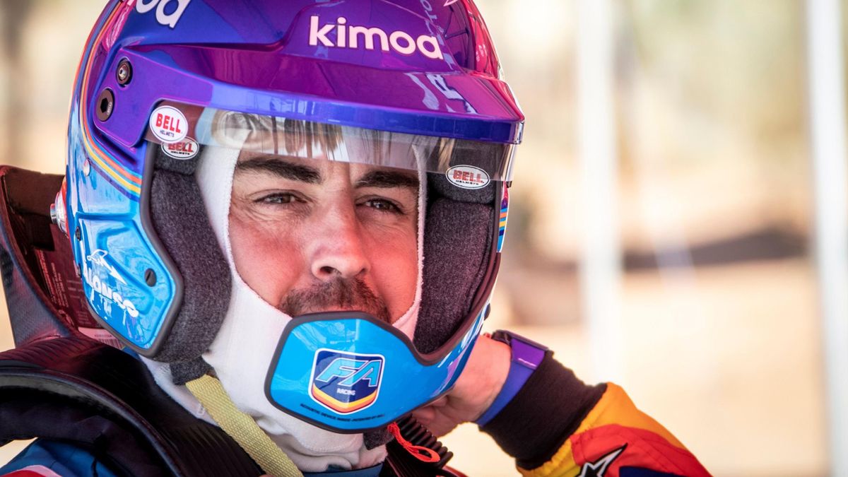 Fernando Alonso prueba un Toyota para correr el Dakar