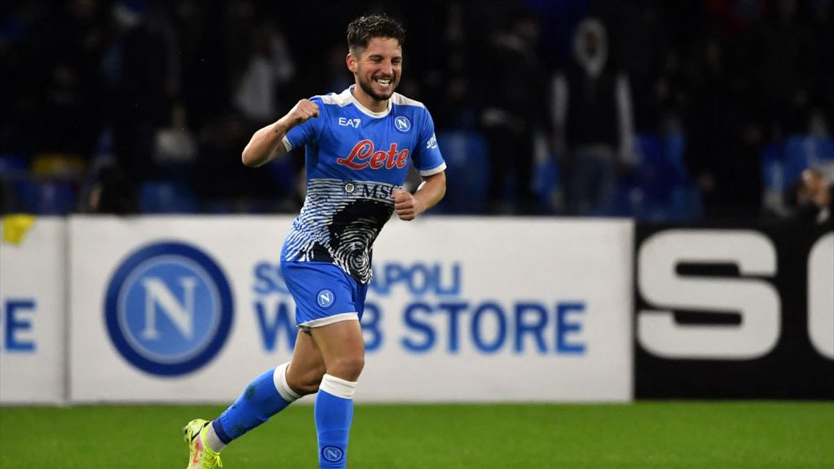 Dries Mertens esulta dopo un gol in Napoli-Lazio - Serie A 2021-22