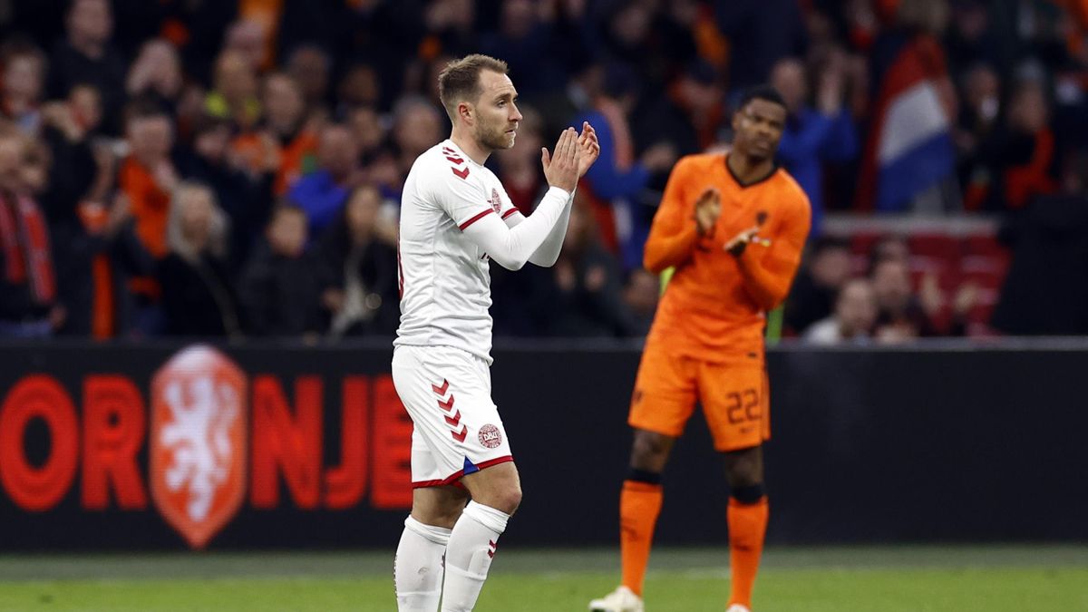 AMSTERDAM - Christian Eriksen of Denmark receives a standing ovation during the friendly match between the Netherlands and Denmark at the Johan Cruijff ArenA on March 26, 2022 in Amsterdam, Netherlands. KOEN VAN WEEL (Photo by ANP via Getty Images)