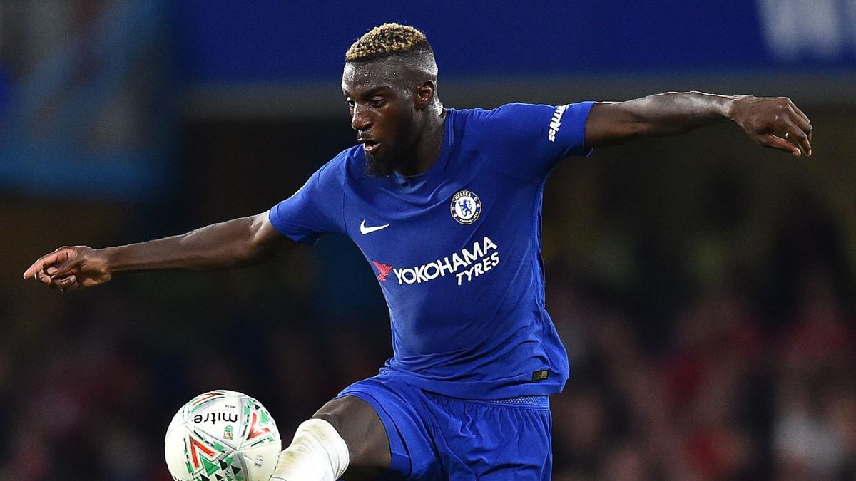 Tiemoue Bakayoko's Blue Hair Stands Out at Chelsea Training - wide 9