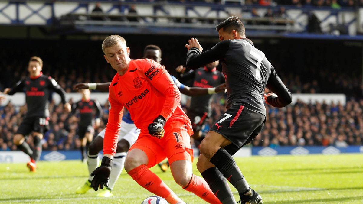 Arsenal's Alexis Sanchez in action with Everton's Jordan Pickford