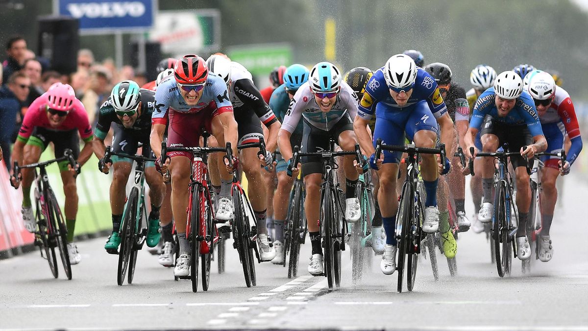 Sprint înainte de linia de finish a primei etape a Binck Bank Tour 2018, Bolsward, Olanda - 13 august