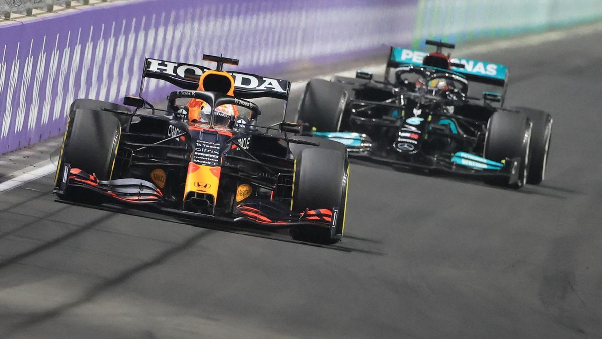 Max Verstappen und Lewis Hamilton beim GP Saudi Arabien