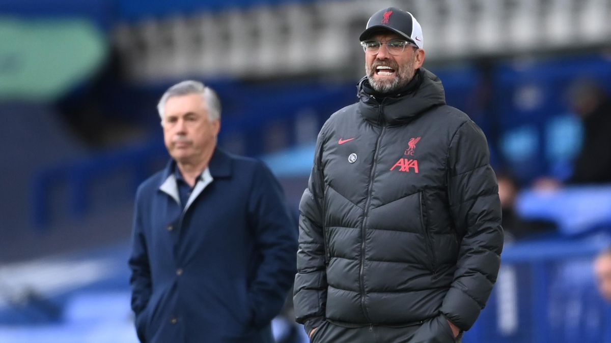Italian head coach Carlo Ancelotti (L) and Liverpool's German manager Jurgen Klopp look on during the English Premier League football match between Everton and Liverpool at Goodison Park in Liverpool, north west England on October 17, 2020.