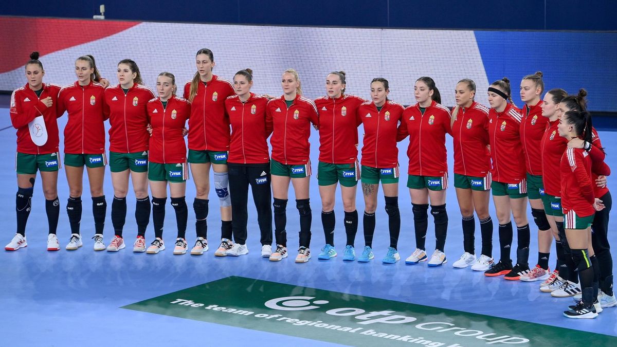 A magyar csapat a női kézilabda Európa-bajnokság Magyarország - Dánia mérkőzése előtt a ljubljanai Stozice Arénában 2022. november 10-én. MTI/Czeglédi Zsolt