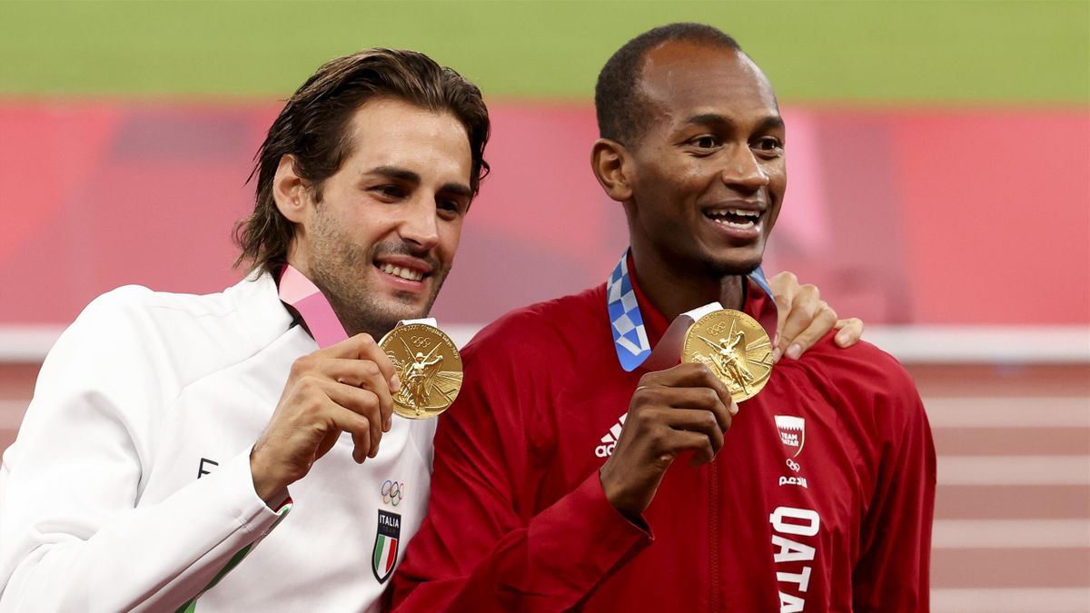 Gianmarco Tamberi (l.) und Mutaz Essa Barshim teilten sich bei den Olympischen Spielen in Tokio Gold