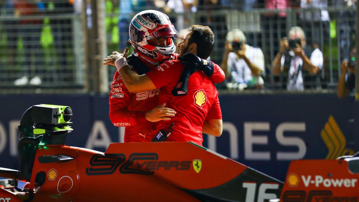 Charles Leclerc (Ferrari) savoure sa pole position lors du Grand Prix de Singapour 2019