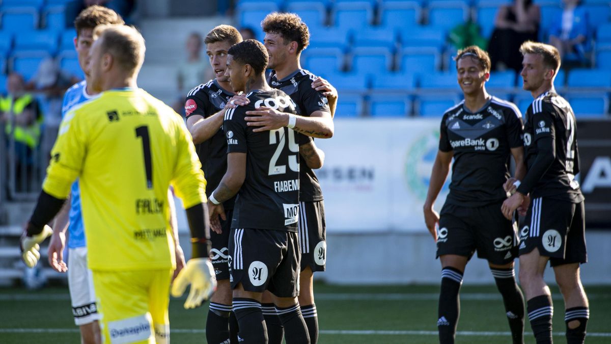 Her feirer Rodgers og Fiabema 2-0 målet mot Sandnes Ulf