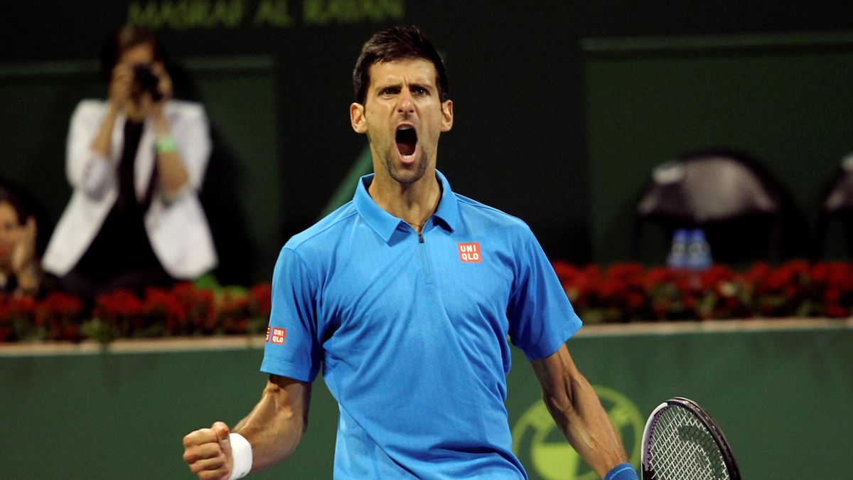 Novak Djokovic in action against Andy Murray