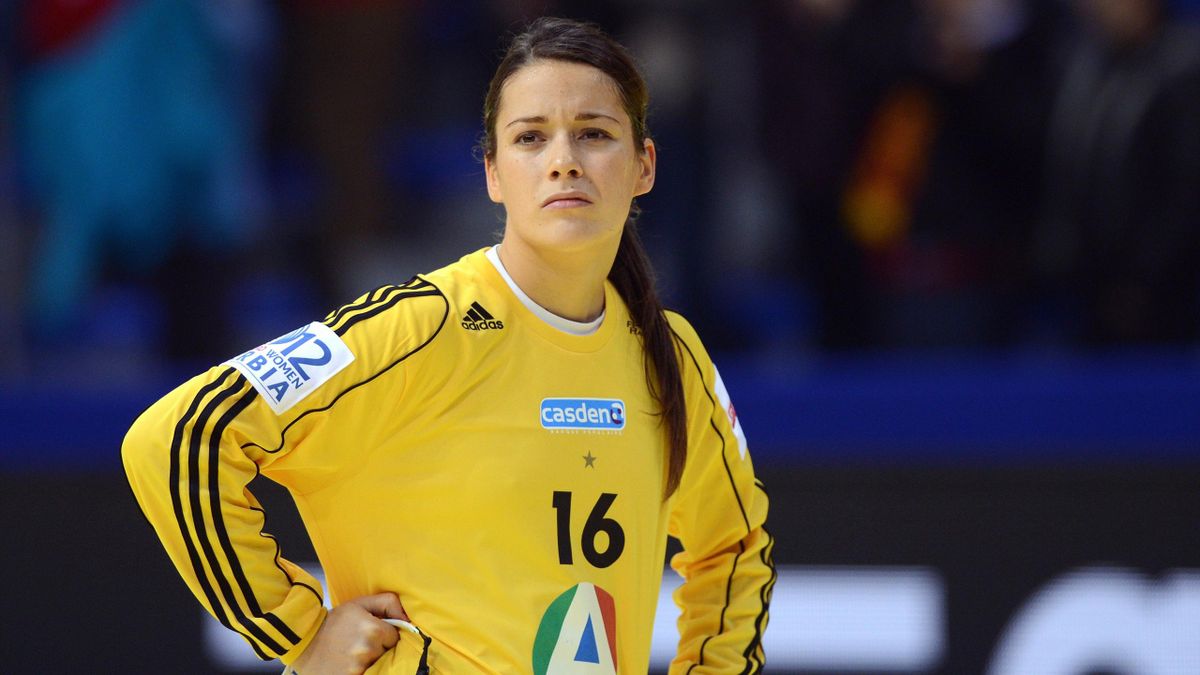 Cléopâtre Darleux garde le but de l'équipe de France de handball depuis 2008