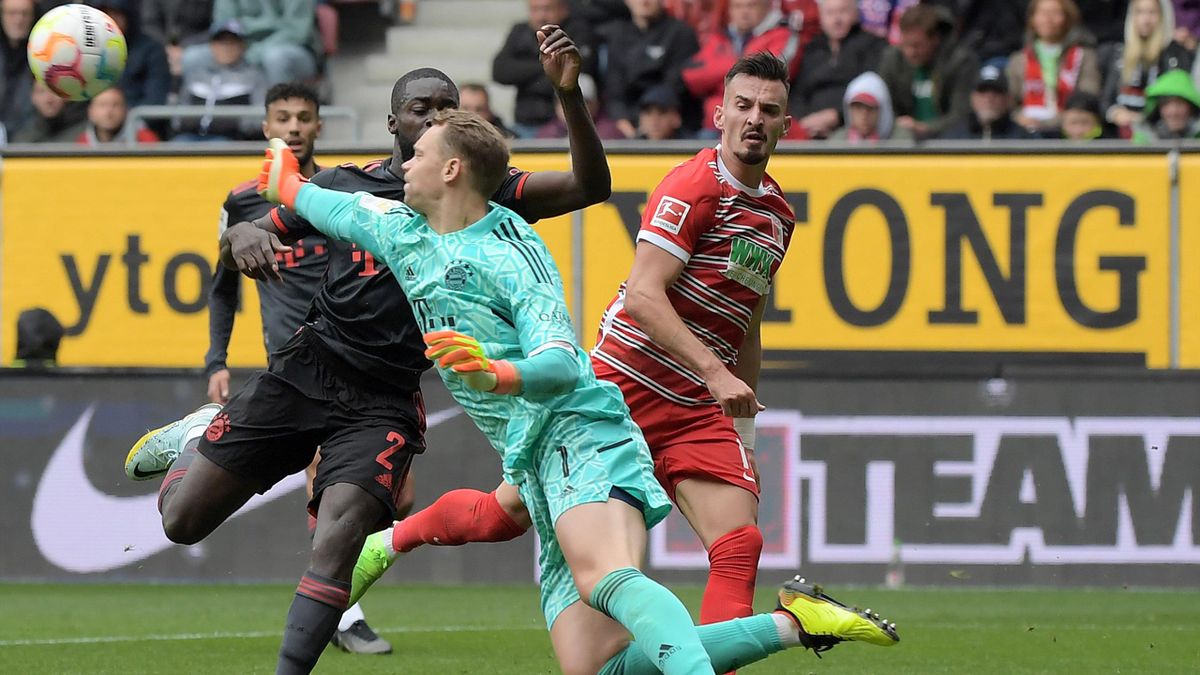 Mergim Berisha (r.) trifft gegen den FC Bayern