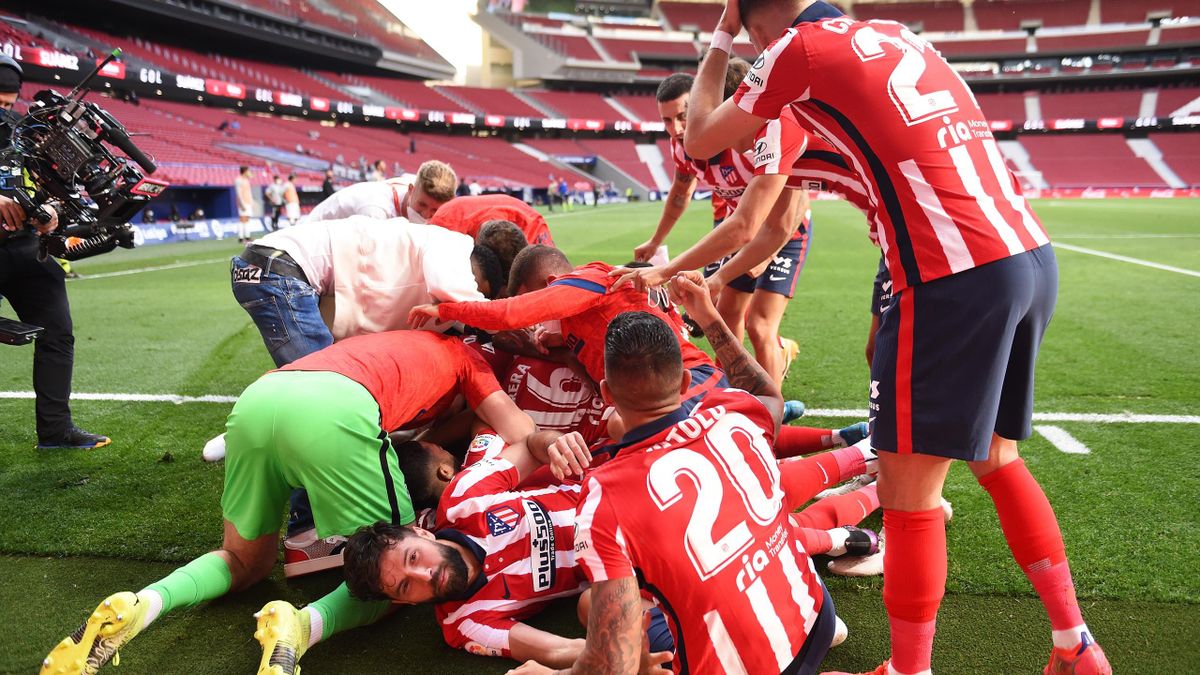 The Atletico Madrid team celebrates Atletico de Madrid's second goal scored by Luis Suarez (not pictured) during the La Liga Santander match between Atletico de Madrid and C.A. Osasuna at Estadio Wanda Metropolitano on May 16, 2021 in Madrid, Spain