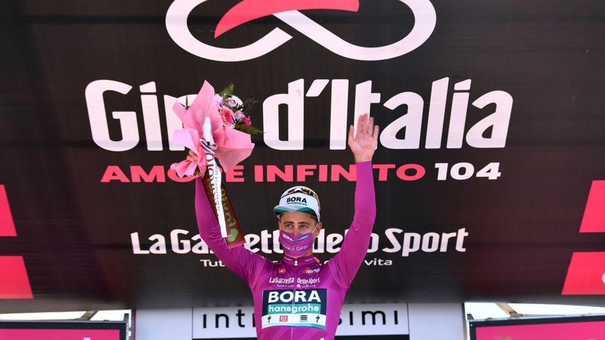 Peter Sagan sul podio di Alpe Mera - Giro d'Italia 2021