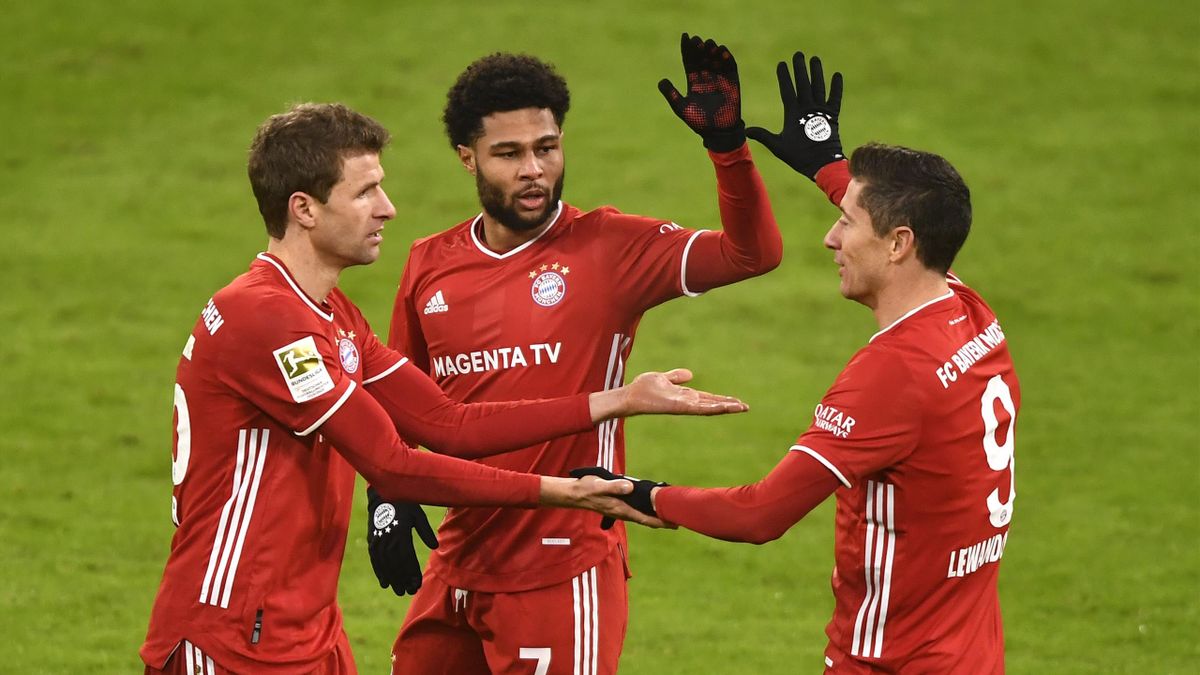 Serge Gnabry (mitte) und der FC Bayern München freuen sich auf die Klub-WM in Katar