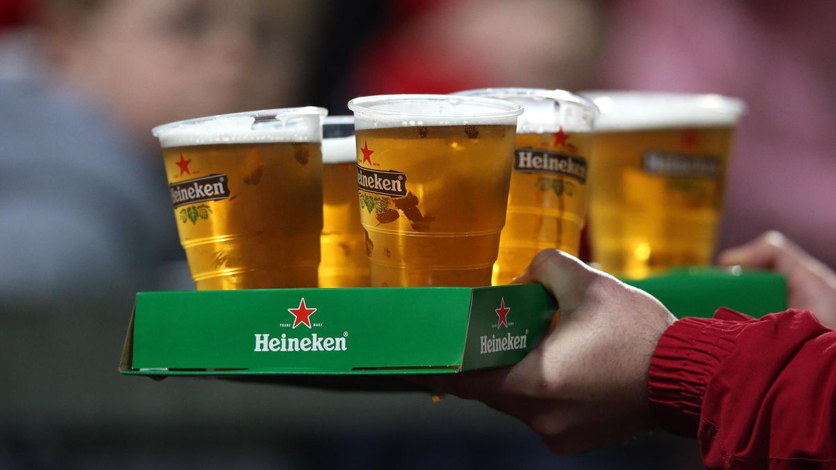 uefa razreshil prodavat pivo na matchah