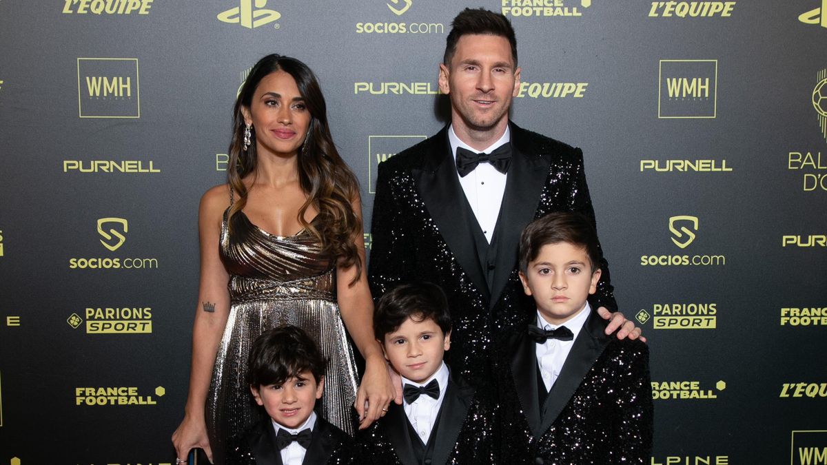 Lionel Messi, Antonella Roccuzzo, Thiago Messi, Mateo Messi Roccuzzo and Ciro Messi Roccuzzo attend the Ballon D'Or photocall