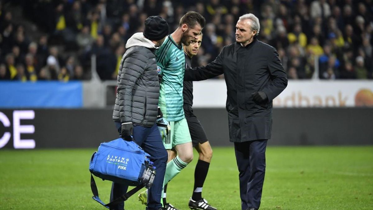 Football News David De Gea Goes Off Injured In Spain Draw With Sweden Eurosport
