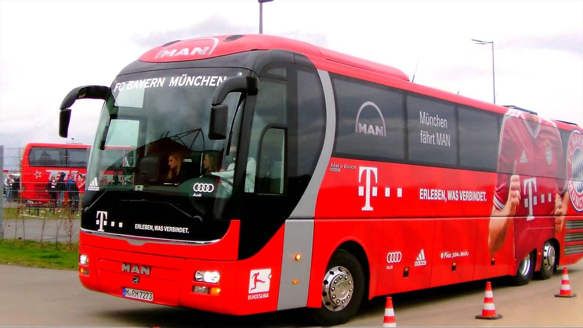 Bayern Munich Team Bus Involved In Car Crash Ahead Of Arsenal Match Eurosport