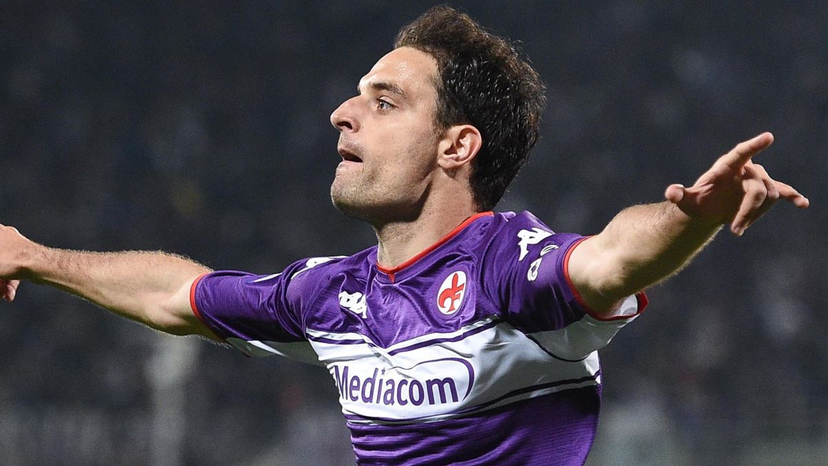 Giacomo Bonaventura celebrates scoring for Fiorentina
