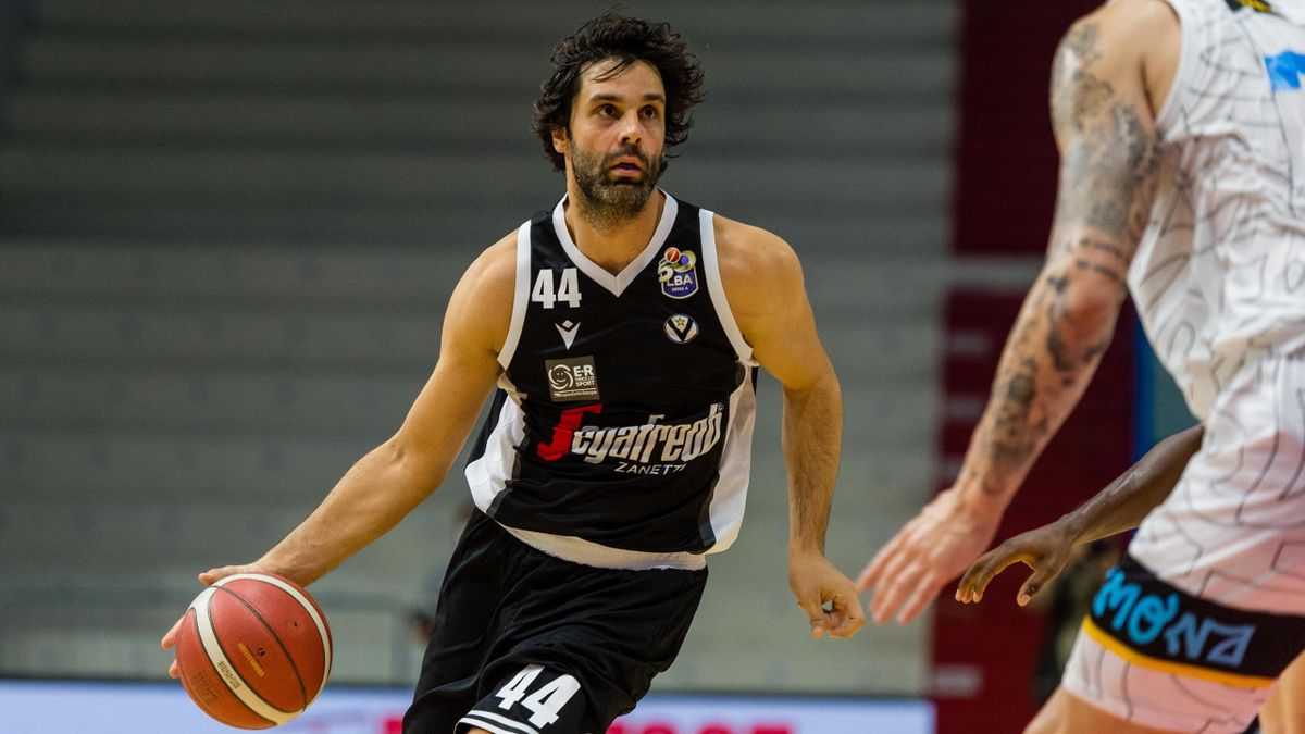 Milos Teodosic of Virtus Segafredo Bologna in action during the Italian Supercup match between Vanoli Cremona and Virtus Segafredo Bologna on August 29, 2020 in Cremona, Italy