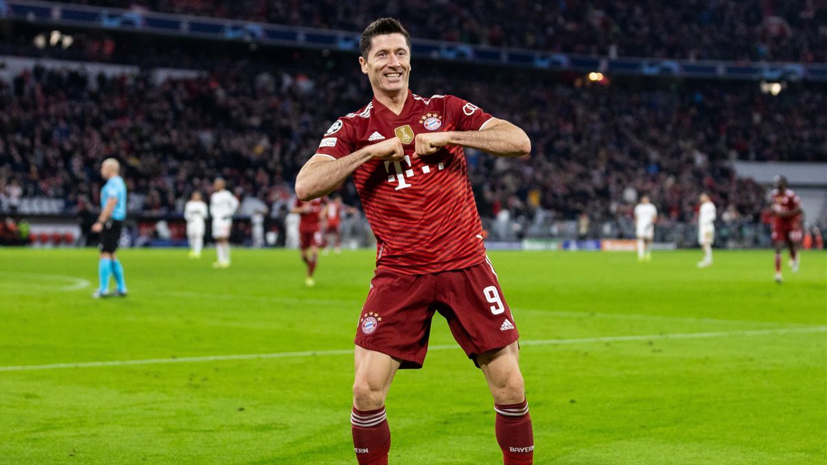 Magical Robert Lewandowski Nets Brilliant Hat Trick As Bayern Munich Ease Into Knockout Stages Eurosport