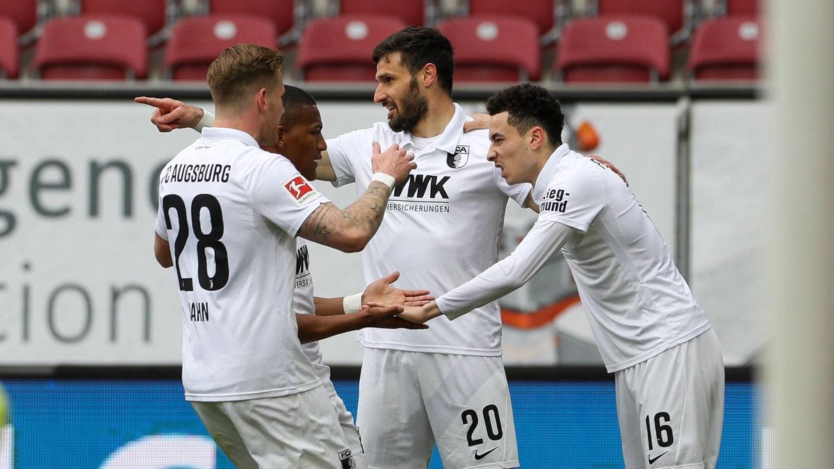 Der FC Augsburg feiert den Heimsieg gegen die TSG 1899 Hoffenheim