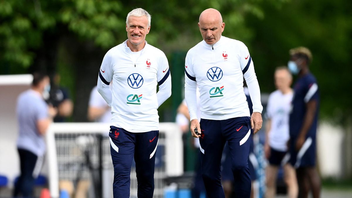 Didier Deschamps et Guy Stéphan, en marge d'un entraînement des Bleus, le jeudi 3 juin 2021 à Clairefontaine