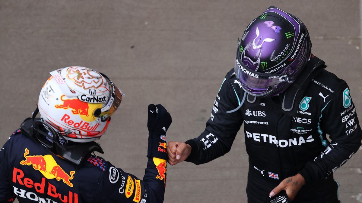 Race winner Lewis Hamilton of Great Britain and Mercedes GP celebrates with second placed Max Verstappen of Netherlands and Red Bull Racing in parc ferme during the F1 Grand Prix of Russia at Sochi Autodrom on September 26, 2021 in Sochi, Russia.