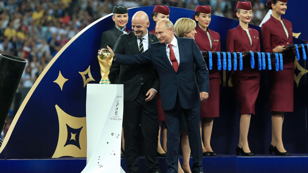Poetin en Infantino tijdens het WK 2018 in Rusland