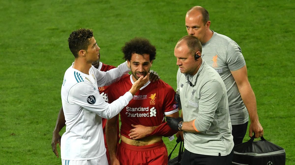 Cristiano Ronaldo of Real Madrid consoles Mohamed Salah of Liverpool as he leaves the pitch injured during the UEFA Champions League Final between Real Madrid and Liverpool at NSC Olimpiyskiy Stadium on May 26, 2018 in Kiev, Ukraine.